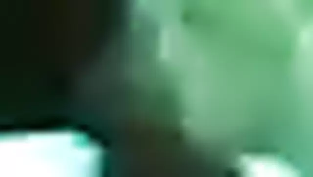 Özbek adam, güzel kadınla seksini kayda alıyor.