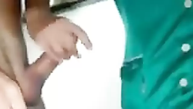 Azgın Özbek, hemşireyi derin derin sikiyor.